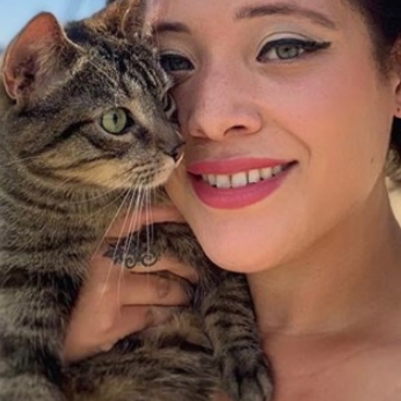 Meet your Posher, Ashley - Picture 1 of 1